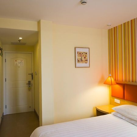Home Inn Shanghai Daning International Guangzhong Road Circus City ภายนอก รูปภาพ
